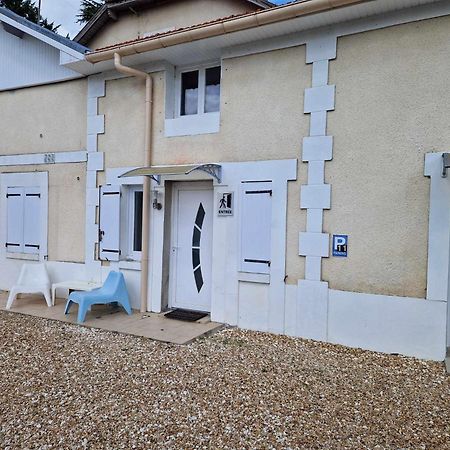 08 - Tres Joli Studio Tout Equipe Avec Parking Privatif Gratuit, Grand Fourgon Possible, Tout Le Linge De Maison Est Fourni Razac-sur-lʼIsle Dış mekan fotoğraf